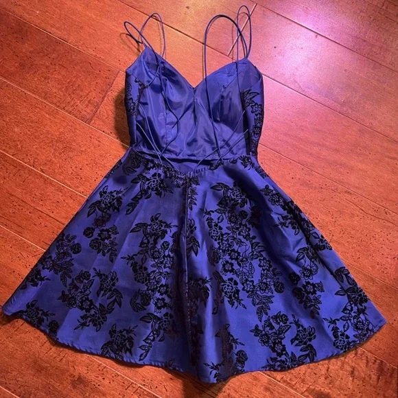 B. Darlin floral open back cocktail dress - Picture 7 of 7